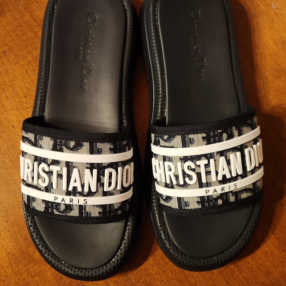 D Slides